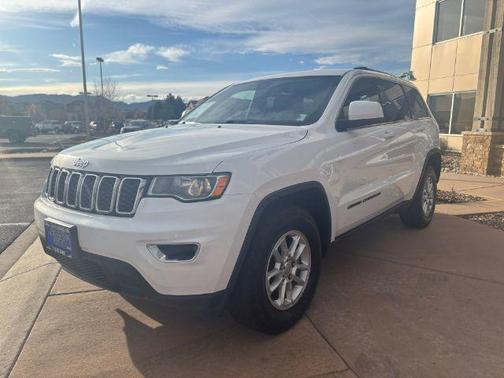 Bright White Clearcoat 2019 Jeep Grand Cherokee Laredo