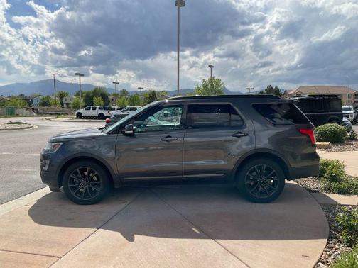 Magnetic 2017 Ford Explorer XLT