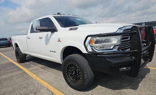 Bright White Clearcoat 2019 RAM 2500 Laramie Crew Cab 4x4 8' Box