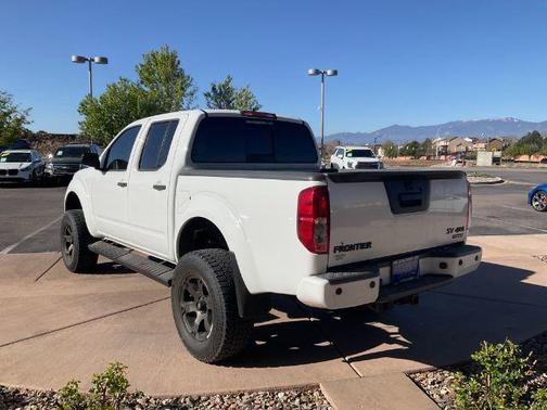 Glacier White 2018 Nissan Frontier SV