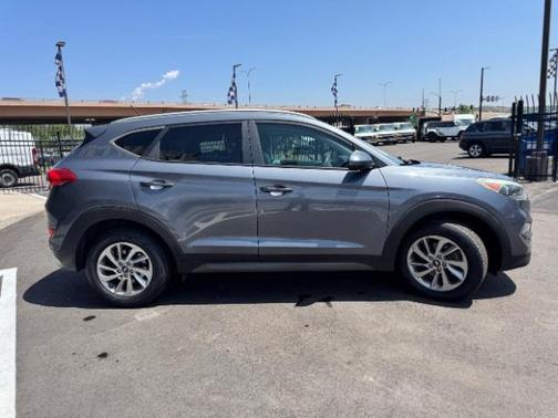 2016 Hyundai TUCSON SE