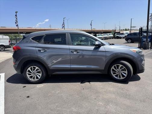 2016 Hyundai TUCSON SE