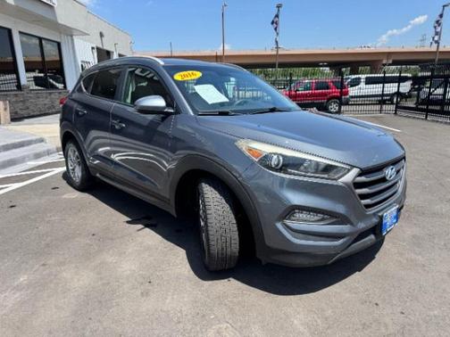 2016 Hyundai TUCSON SE