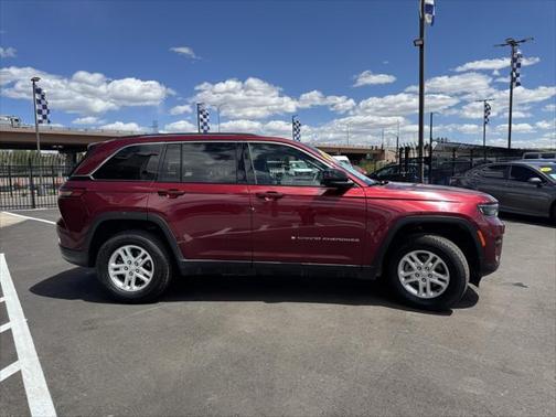 2023 Jeep Grand Cherokee Laredo