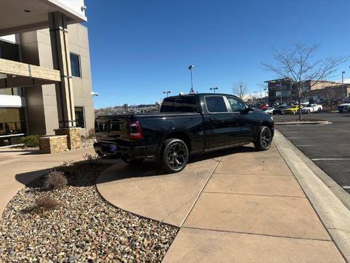 Diamond Black Crystal Pearlcoat 2021 RAM 1500 Limited
