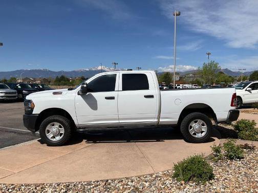 Bright White Clearcoat 2022 RAM 2500 Tradesman Crew Cab 4x4 8' Box