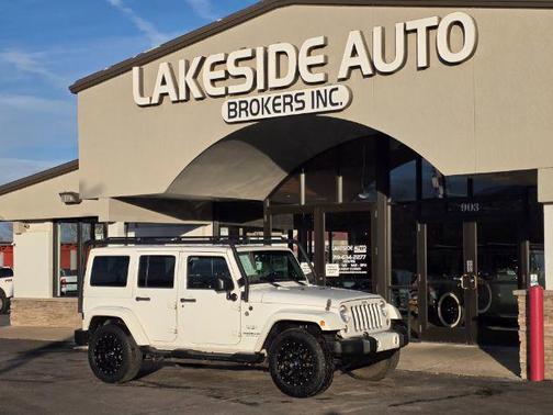 Bright White Clearcoat 2016 Jeep Wrangler Unlimited Sahara