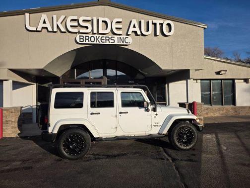 Bright White Clearcoat 2016 Jeep Wrangler Unlimited Sahara