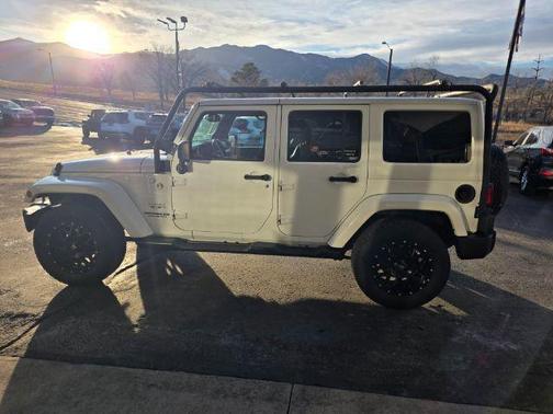 Bright White Clearcoat 2016 Jeep Wrangler Unlimited Sahara
