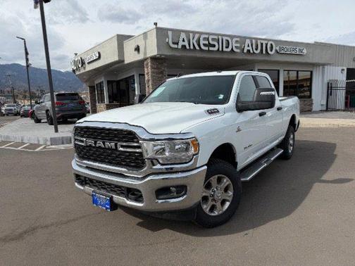 Bright White Clearcoat 2024 RAM 2500 Big Horn Crew Cab 4x4 6'4' Box