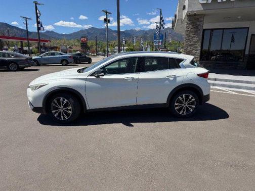 Majestic White 2017 INFINITI QX30 Premium