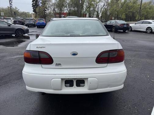 2004 Chevrolet Classic Base