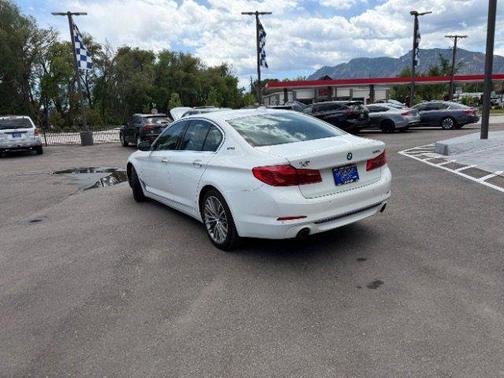 Alpine White 2018 BMW 530e xDrive iPerformance