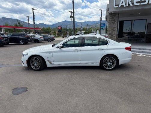 Alpine White 2018 BMW 530e xDrive iPerformance