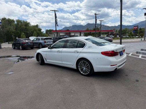 Alpine White 2018 BMW 530e xDrive iPerformance