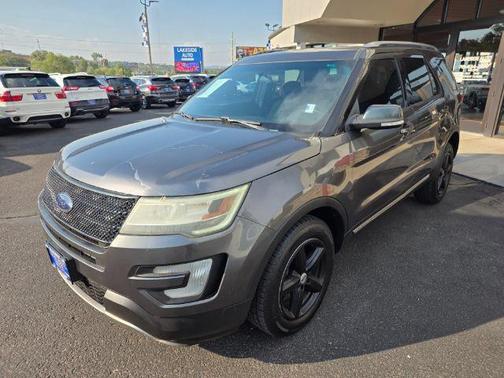 Magnetic 2016 Ford Explorer XLT