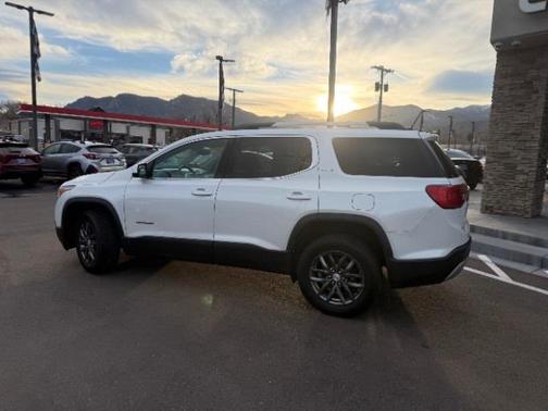 2017 GMC Acadia SLE-2