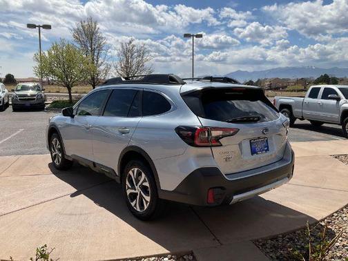 Ice Silver Metallic 2022 Subaru Outback Limited