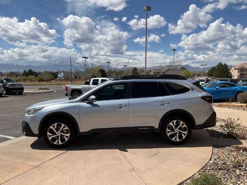 Ice Silver Metallic 2022 Subaru Outback Limited