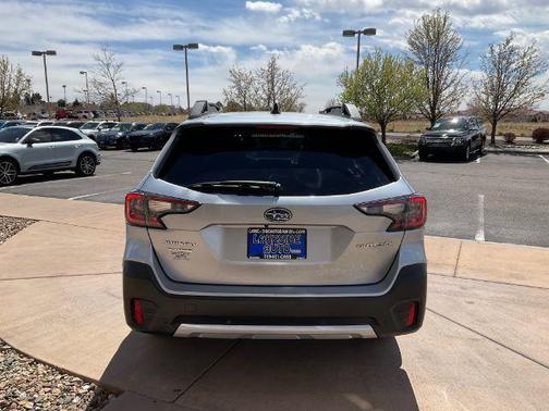 Ice Silver Metallic 2022 Subaru Outback Limited