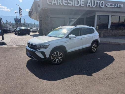 Pure White 2022 Volkswagen Taos 1.5T SE
