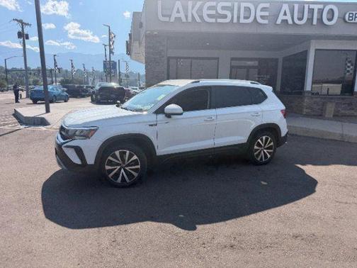 Pure White 2022 Volkswagen Taos 1.5T SE