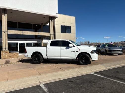 2017 RAM 1500 Night Crew Cab 4x4 5'7' Box