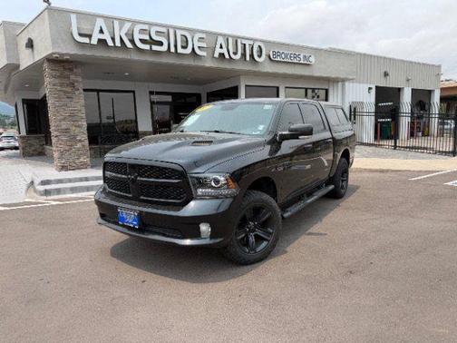 Brilliant Black Crystal Pearlcoat 2017 RAM 1500 Night Crew Cab 4x4 5'7' Box