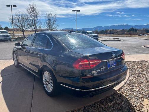 Black Uni 2016 Volkswagen Passat 1.8T SE w/Technology
