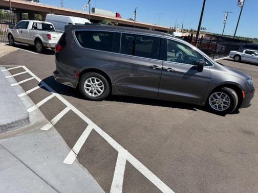 2021 Chrysler Voyager LXI