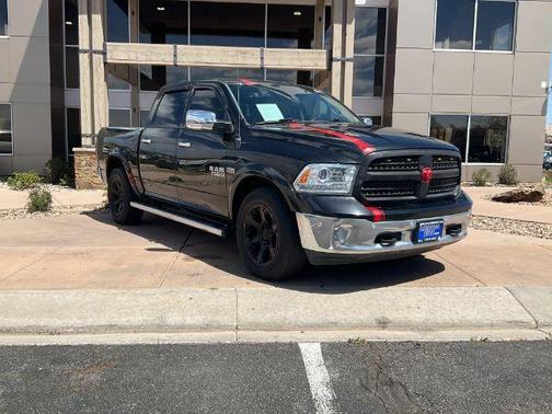Brilliant Black Crystal Pearlcoat 2016 RAM 1500 Laramie