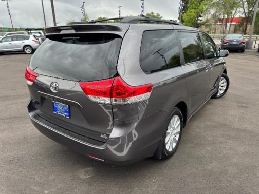 2014 Toyota Sienna LE