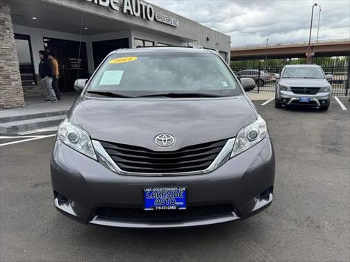 2014 Toyota Sienna LE