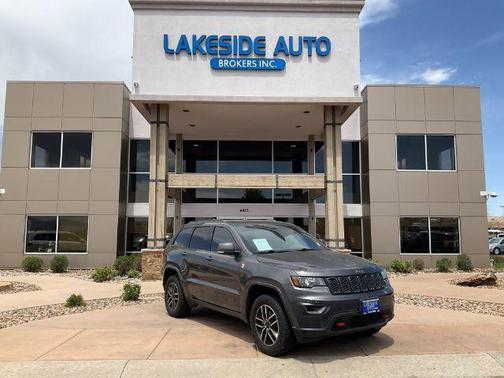 Granite Crystal Metallic Clearcoat 2020 Jeep Grand Cherokee Trailhawk
