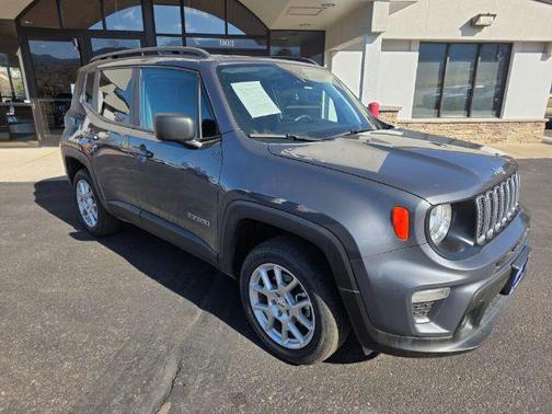 Graphite Gray 2022 Jeep Renegade Latitude