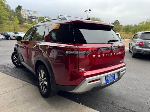 2023 Nissan Pathfinder SL 4WD