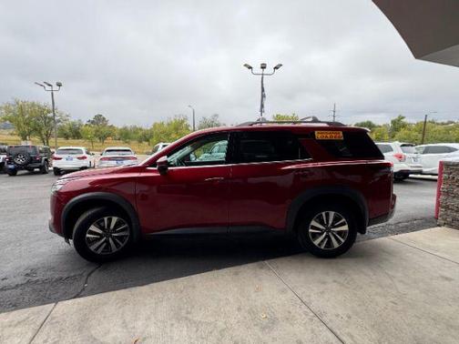 2023 Nissan Pathfinder SL 4WD