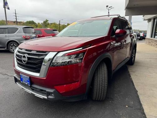 2023 Nissan Pathfinder SL 4WD
