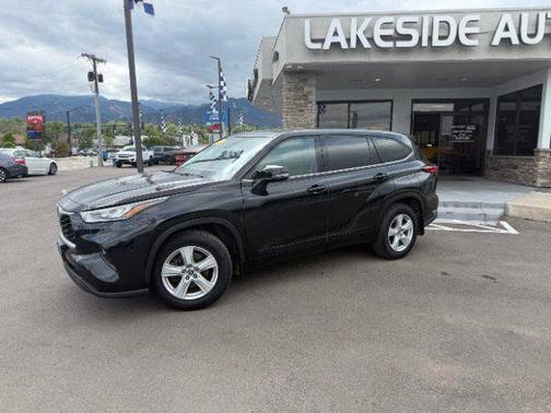 Midnight Black Metallic 2020 Toyota Highlander LE