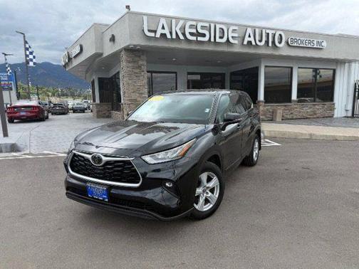 Midnight Black Metallic 2020 Toyota Highlander LE