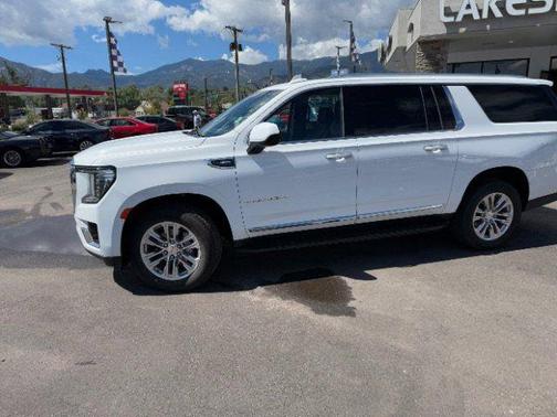 Summit White 2023 GMC Yukon XL SLT
