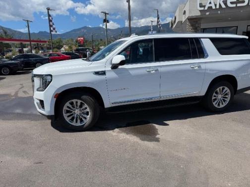 2023 GMC Yukon XL SLT