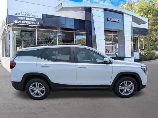 Summit White 2023 GMC Terrain SLE