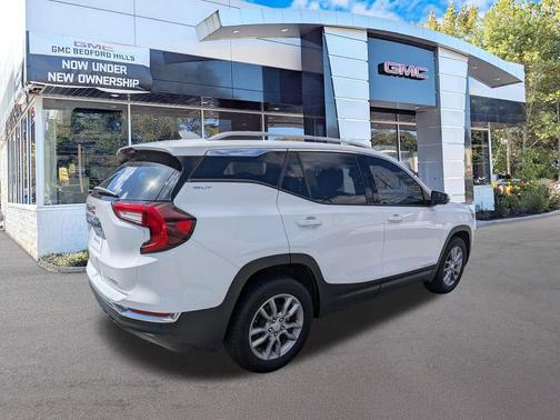 Summit White 2022 GMC Terrain SLT