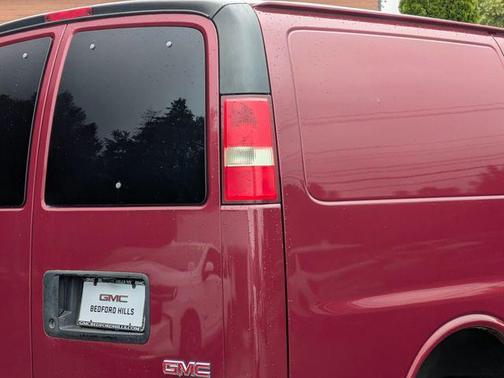 2009 GMC Savana 2500 Base