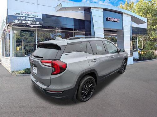 Sterling Metallic 2023 GMC Terrain SLT