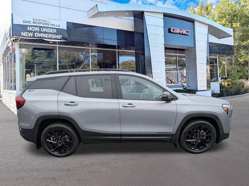 Sterling Metallic 2023 GMC Terrain SLT