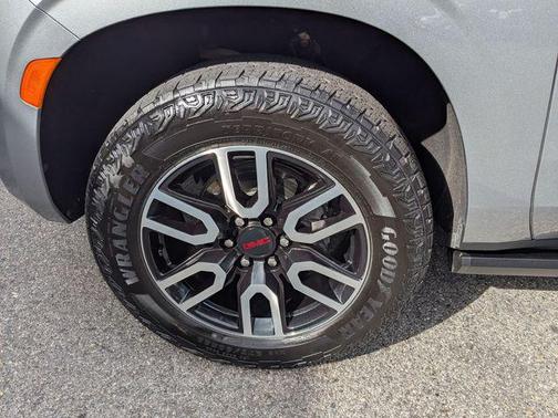 2024 GMC Yukon 4WD AT4