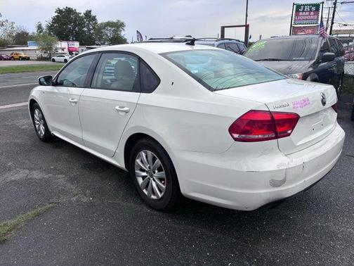 2014 Volkswagen Passat 1.8T Wolfsburg Edition