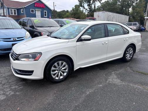 2014 Volkswagen Passat 1.8T Wolfsburg Edition